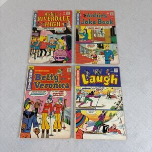 Set of 4 Archie Riverdale High Betty & Veronica Paperback Comics 1975